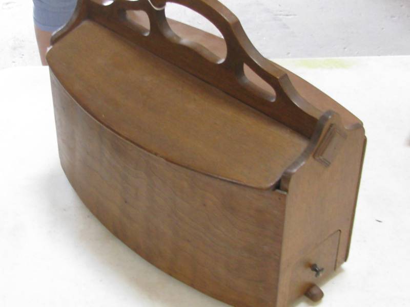 lot 28 image: Vintage Wood Sewing Box