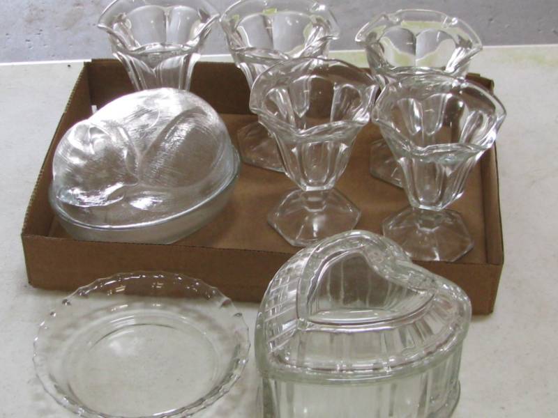 lot 30 image: Glassware Lot