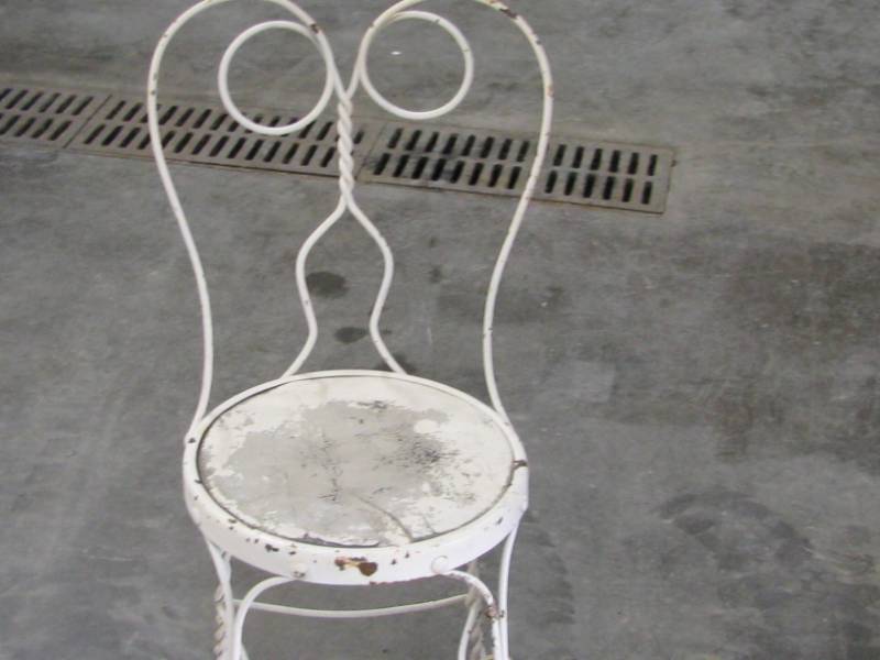 lot 38 image: Ice Cream Parlor Chair