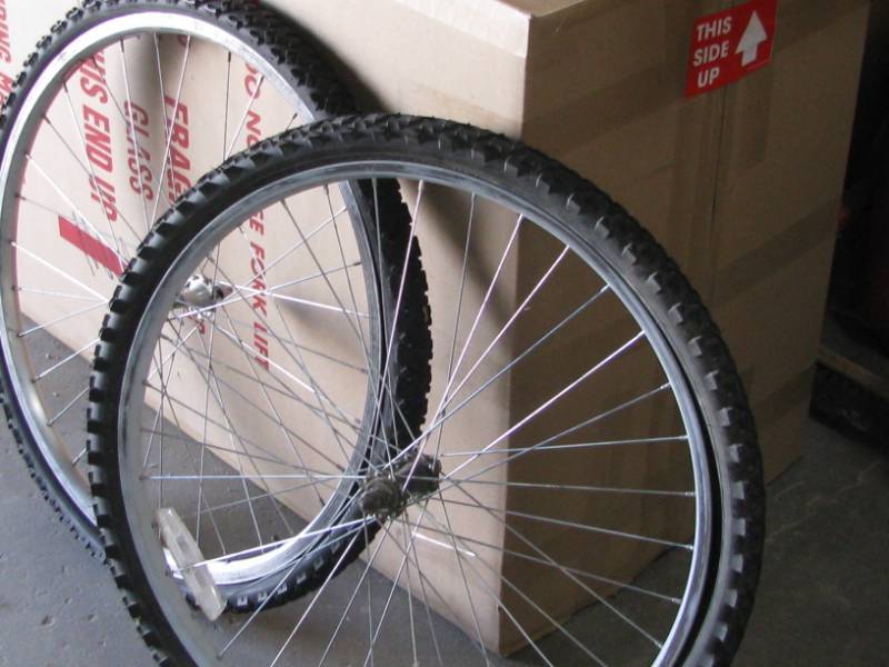 lot 39 image: Bike TiresRims