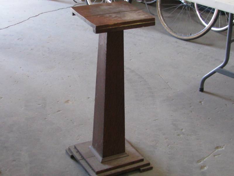 lot 52 image: Oak Fern Stand