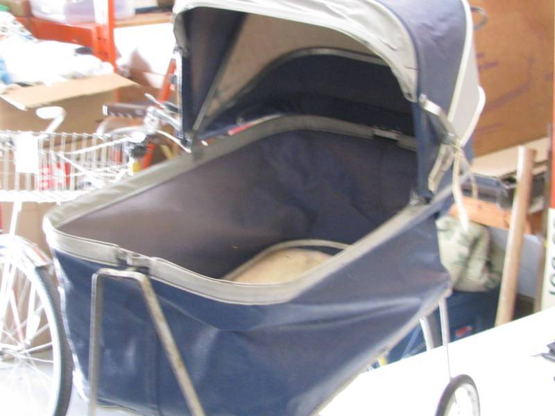 lot 53 image: Doll Baby Buggy