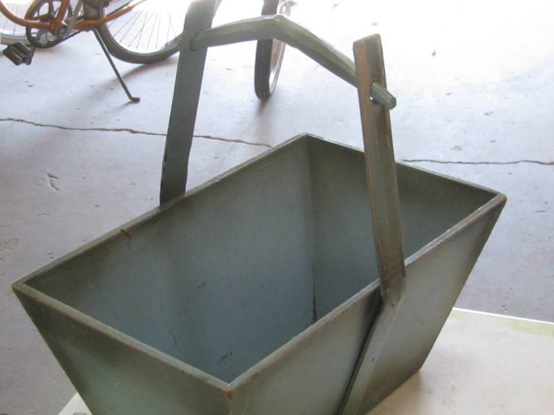 lot 54 image: Wooden Basket