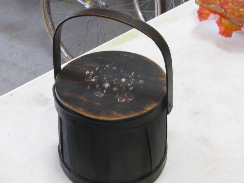 lot 62 image: Wood Basket