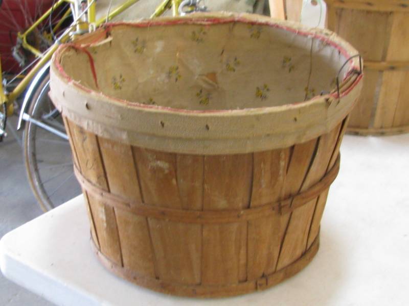 lot 72 image: Wood Clothes Basket
