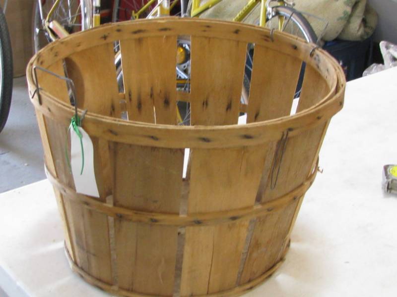 lot 73 image: Wood Bushel Basket