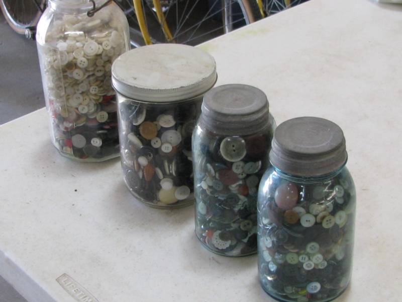 lot 79 image: Vintage Buttons