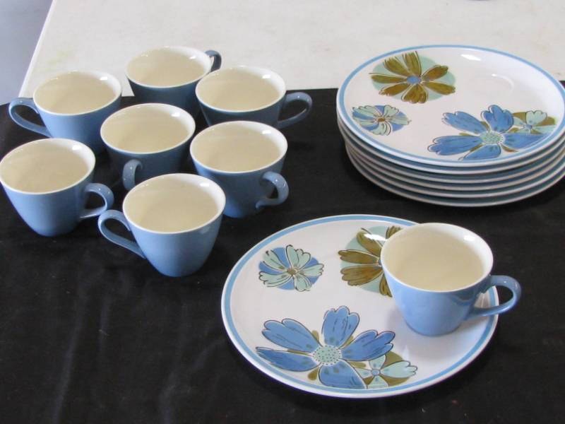 lot 82 image: Snack Set