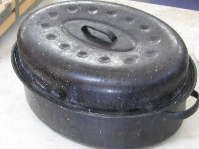 lot 84 image: Enamel Ware Roaster