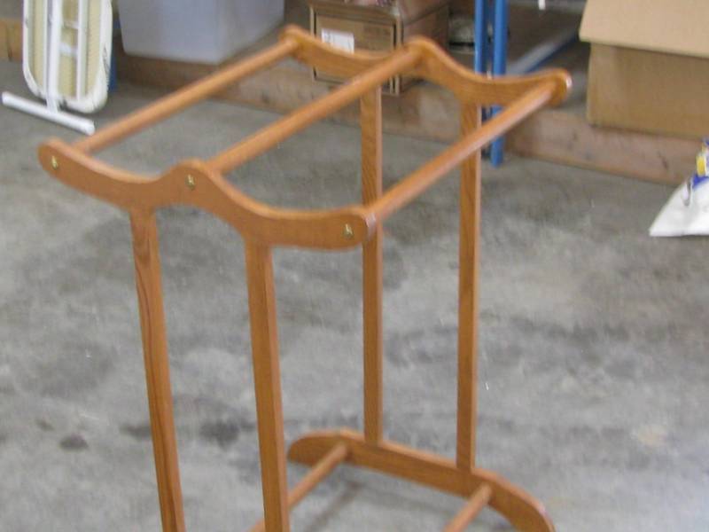 lot 92 image: Oak Quilt Rack