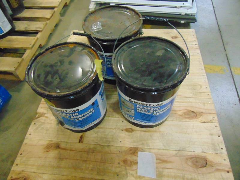 lot 305 image: Brewer Cote Plastic Wet Surface Cement 5 Gallon 51715 (3)