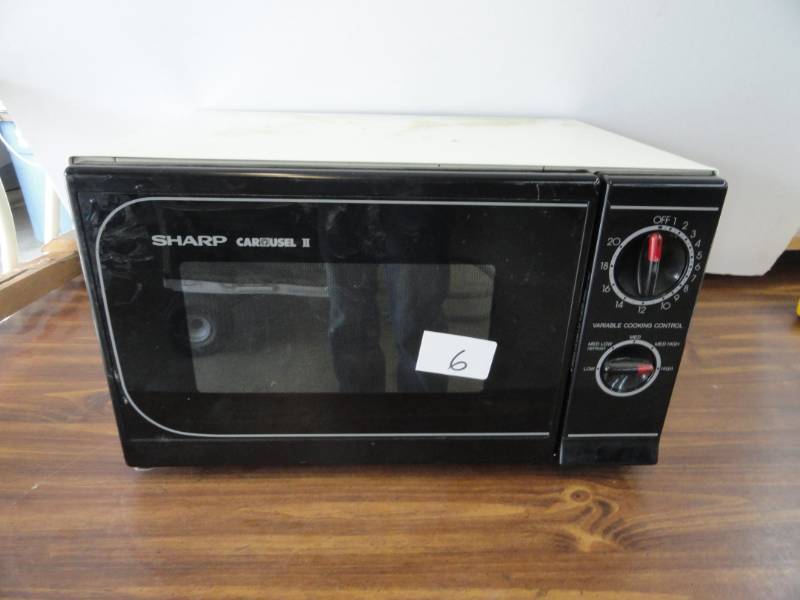 lot 6 image: Sharp Carousel ll Microwave Oven