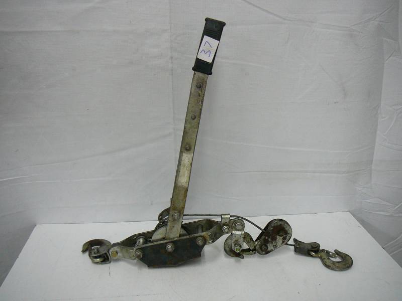 lot 37 image: Cable Tugger