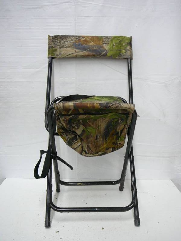 lot 39 image: Camo Folding Chair