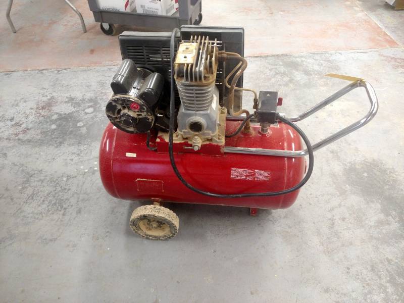 lot 17 image: Craftsman 5 hp, 20 Gallon Air Compr...