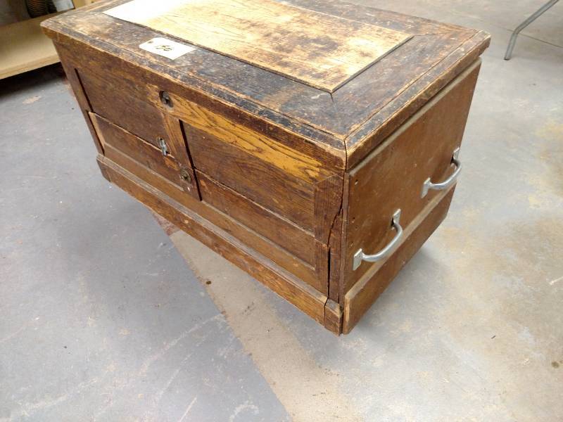 lot 156 image: 8 Drawer Vintage Tool Chest...