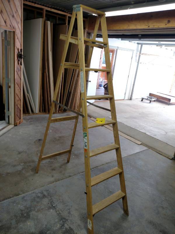 lot 161 image: Werner 8 Wooden Step Ladder...