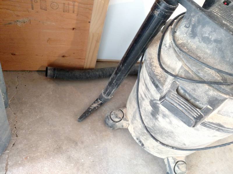 lot 195 image: Craftsman 5.5 hp, 16 Gallon WetDry Vacuum, Works