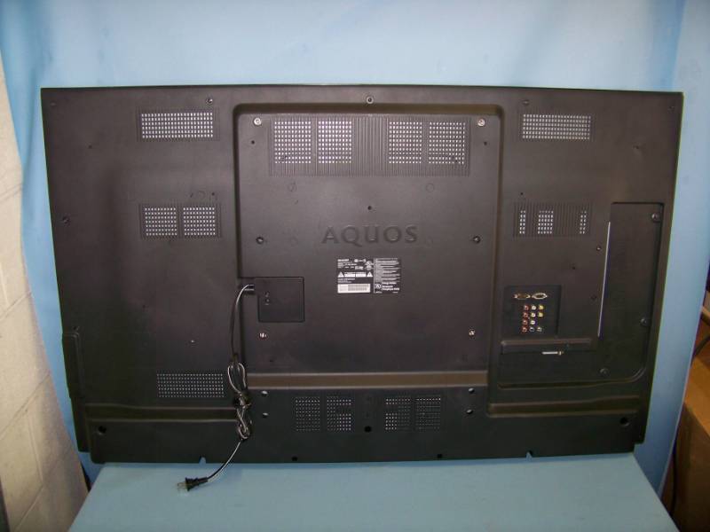 lot 8 image: 52, Sharp, LED, 1080p, SMART Television  HDTV with Remote Control