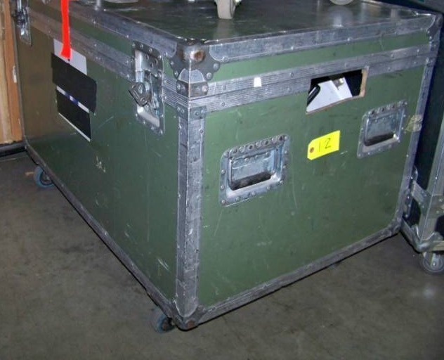 lot 49 image: Large Case on Castors