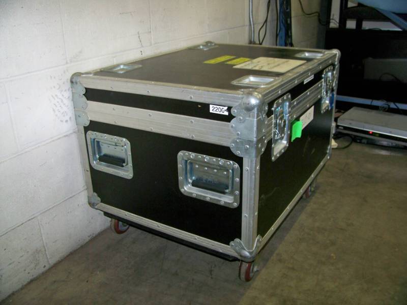lot 48 image: Hard-Sided, Padded Inside, Heavy Duty TravelShipping Case on Castors