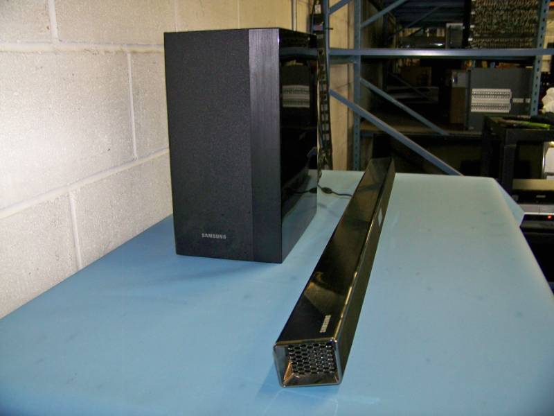 lot 78 image: Samsung, 2.1 Channel, 300W, Home TheaterTelevision Audio Soundbar with Wireless Subwoofer  Sub and Bluetooth Connectivity