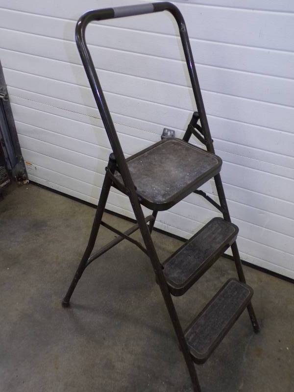 lot 12 image: 3 Step Ladder