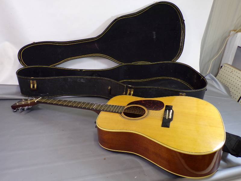 lot 17 image: Guitar with case
