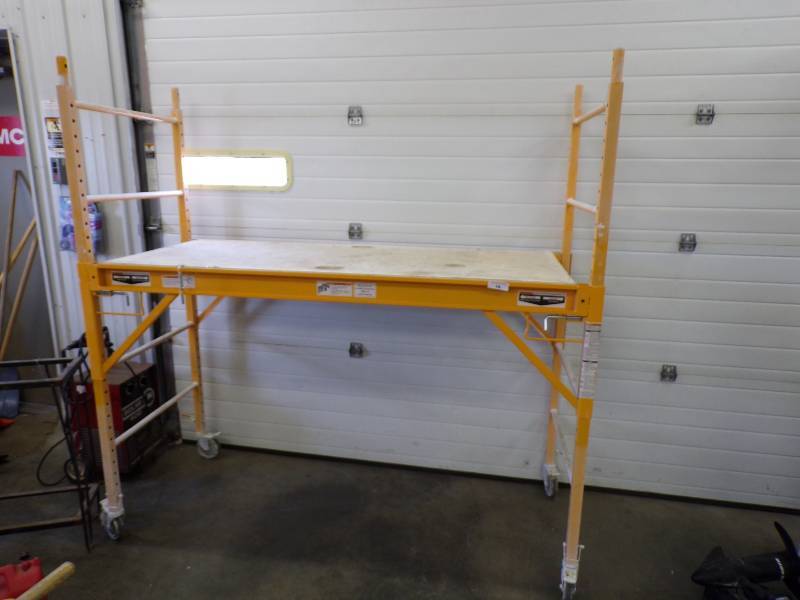 lot 18 image: Scaffolding with wheels