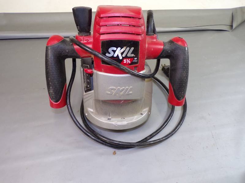 lot 22 image: Skil Router