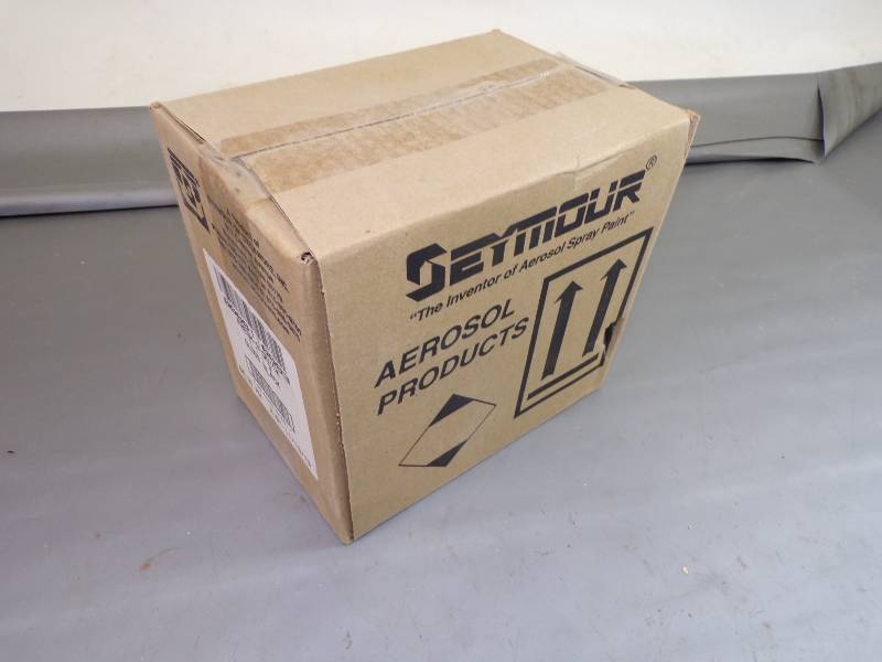 lot 30 image: Case of 6 Cans Gloss Black Spray Paint