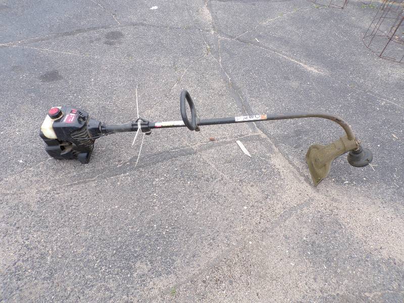 lot 34 image: 31 cc 17 String Trimmer