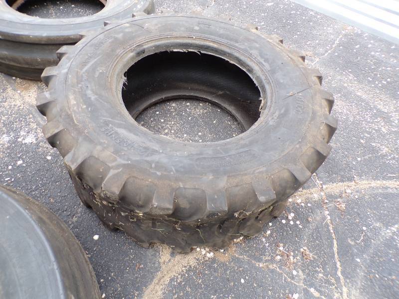 lot 57 image: Skid Loader Tire 12-16.5