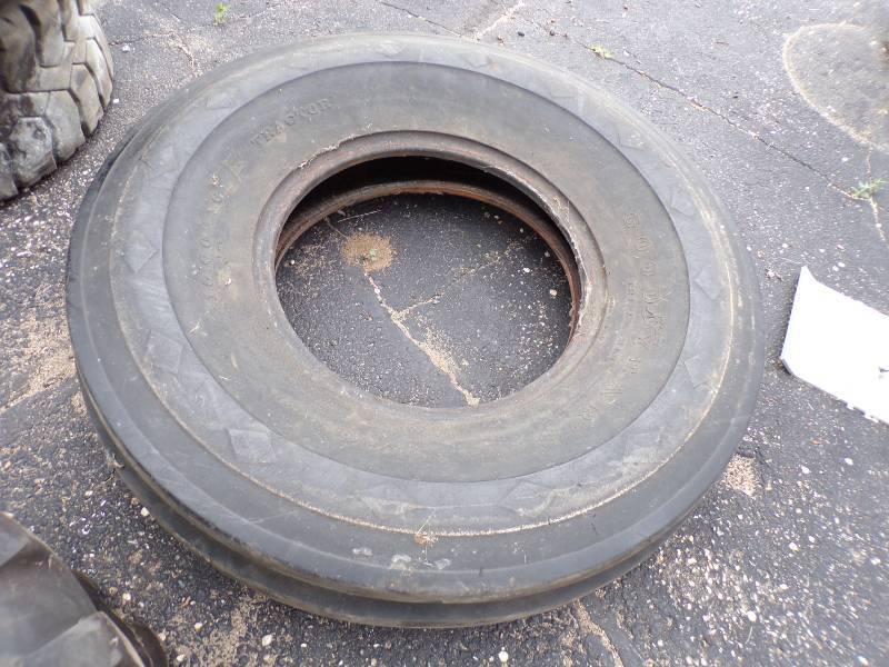lot 58 image: Front Tractor Tire 10.00 - 16