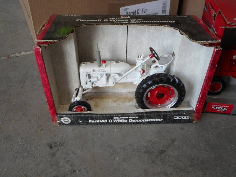 Toy CarTractor Lot