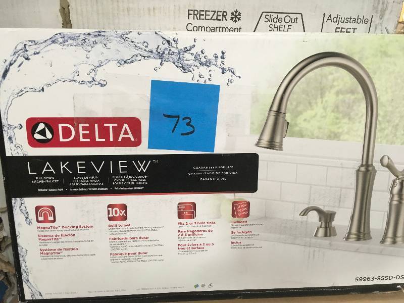 Delta Lakeview Single-Handle Pull-Down Sprayer Kitchen Faucet with Soap Dispenser in Stainless  in good condition
