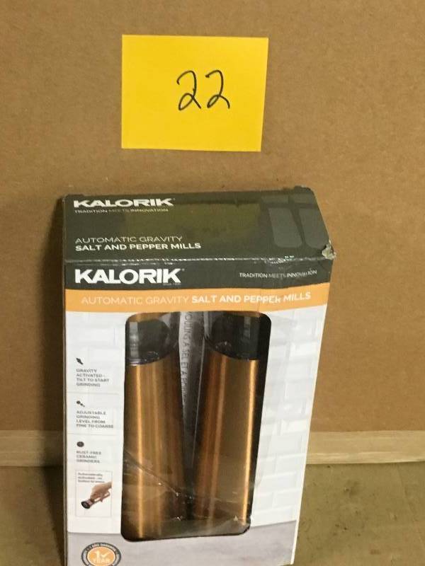lot 22 image: Easygrind Electric Gravity Salt and Pepper Grinder Set in Copper by KALORIK n good condition