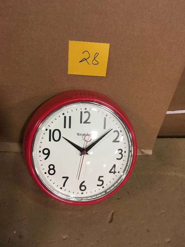 lot 28 image: RED WALL CLOCK n good condition