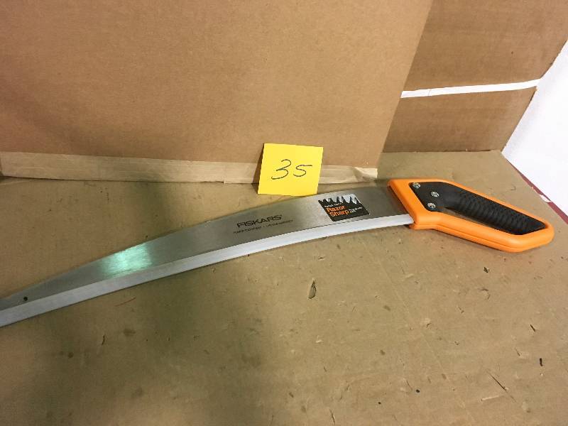 lot 35 image: Fiskars 18 in. D-Handled Pruning Saw n good condition