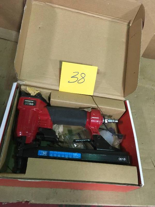 lot 38 image: Arrow Fastener Pneumatic Staple Gun n good condition