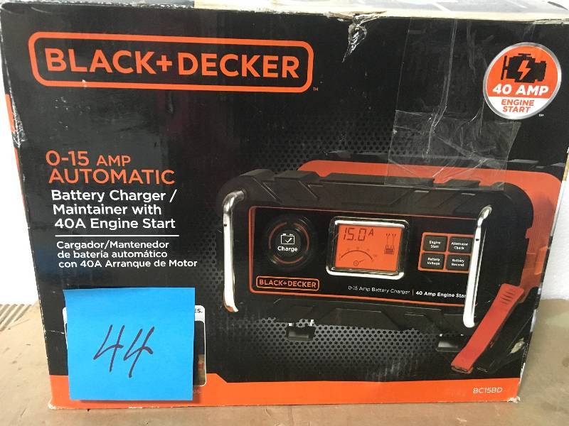 lot 44 image: BLACKDECKER 15 Amp Battery Charger with 40 Amp Engine Start in good condition