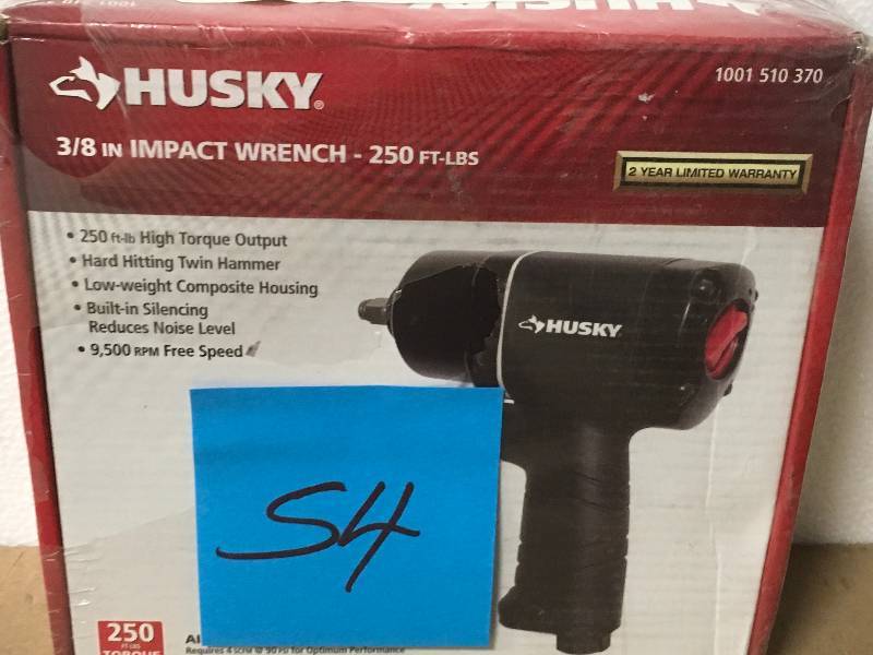 lot 54 image: Husky 250 ft.lbs. 38 In. Impact Wrench in good condition