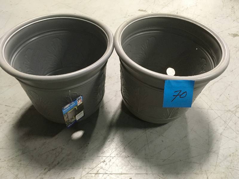 lot 70 image: 100 ft. Resin Hose Pot in good condition
