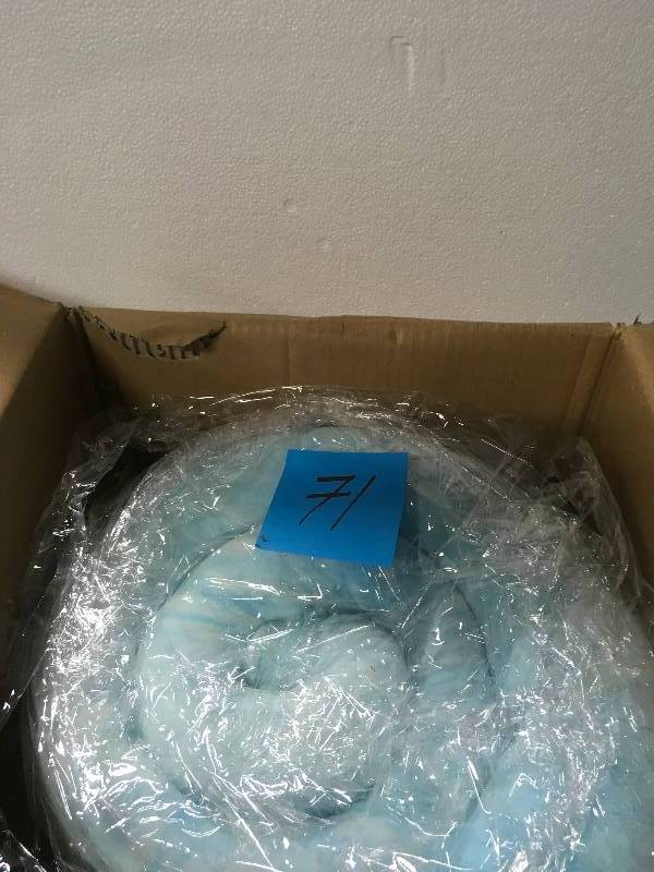 lot 71 image: Zinus 1.5 Inch Swirl Gel Memory Foam Air Flow Topper in good condition
