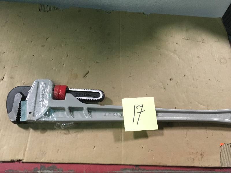 lot 17 image: Husky 24 in. Aluminum Pipe Wrench with 2-12 in. Jaw Capacity in good condition