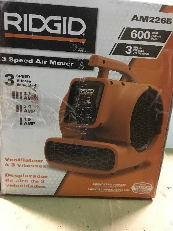 lot 22 image: RIDGID 600 CFM Blower Fan Air Mover with Daisy Chain in good condition