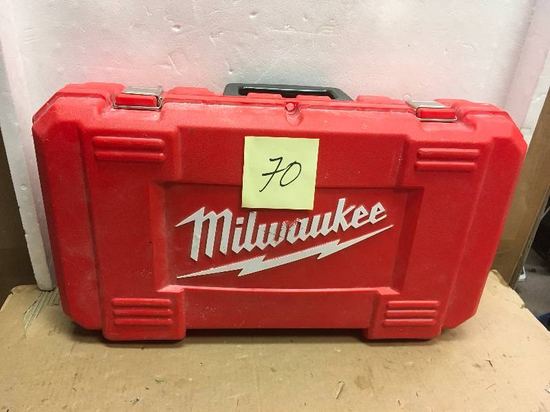 lot 70 image: Milwaukee 12 in. 0-600 RPM D-Handle Drill in good condition