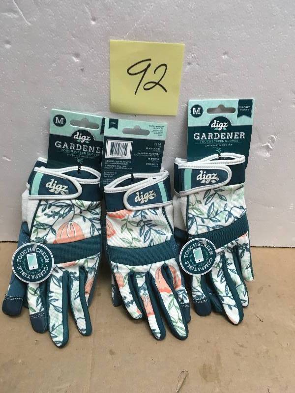 lot 92 image: Digz Womens Medium Fabric Gardener Touchscreen Gloves not used