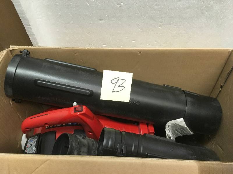 lot 93 image: Homelite 150 MPH 400 CFM 26cc Gas Handheld Blower Vacuum in good condition