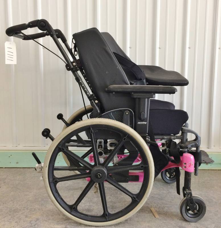 lot 4 image: Fuze T50 Tilt in Space Manual Wheelchair - Great condition Hot Pink